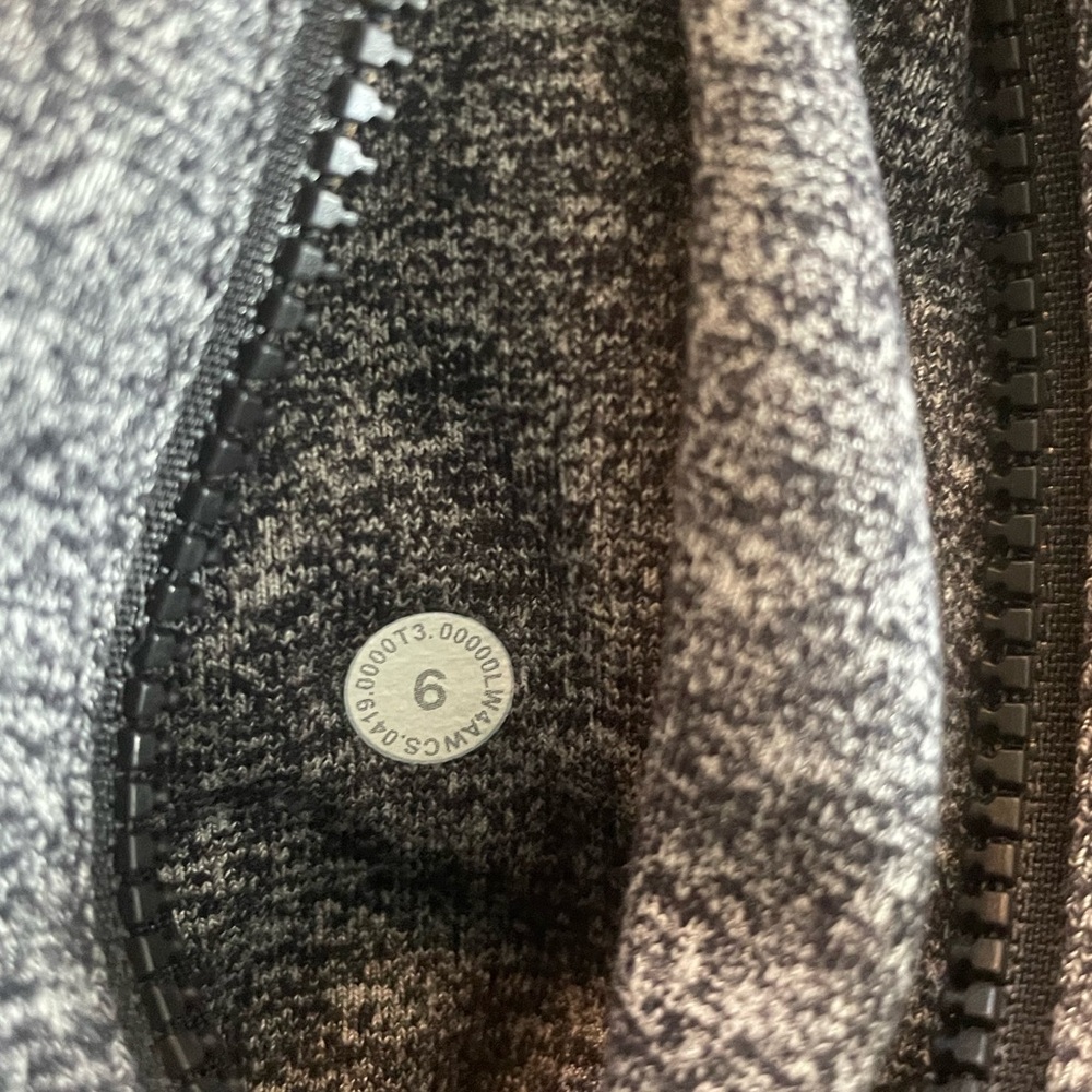 Lululemon Define Jacket Heathered Black, Size 6 Excellent Condition - Picture 7 of 7